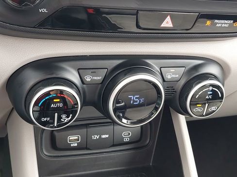 Used 2025 Hyundai Venue SEL FWD image 25