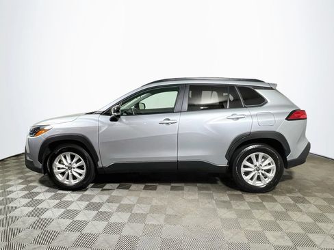 Certified 2025 Toyota Corolla Cross LE FWD image 4