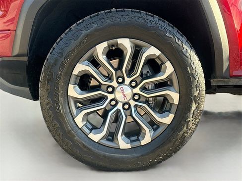 Used 2023 GMC Canyon Denali image 34