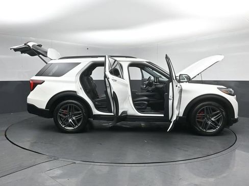 Certified 2025 Ford Explorer ST AWD/4WD image 62