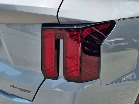 Certified 2026 Kia Sorento S w/ S Panoramic Sunroof Package FWD image 9