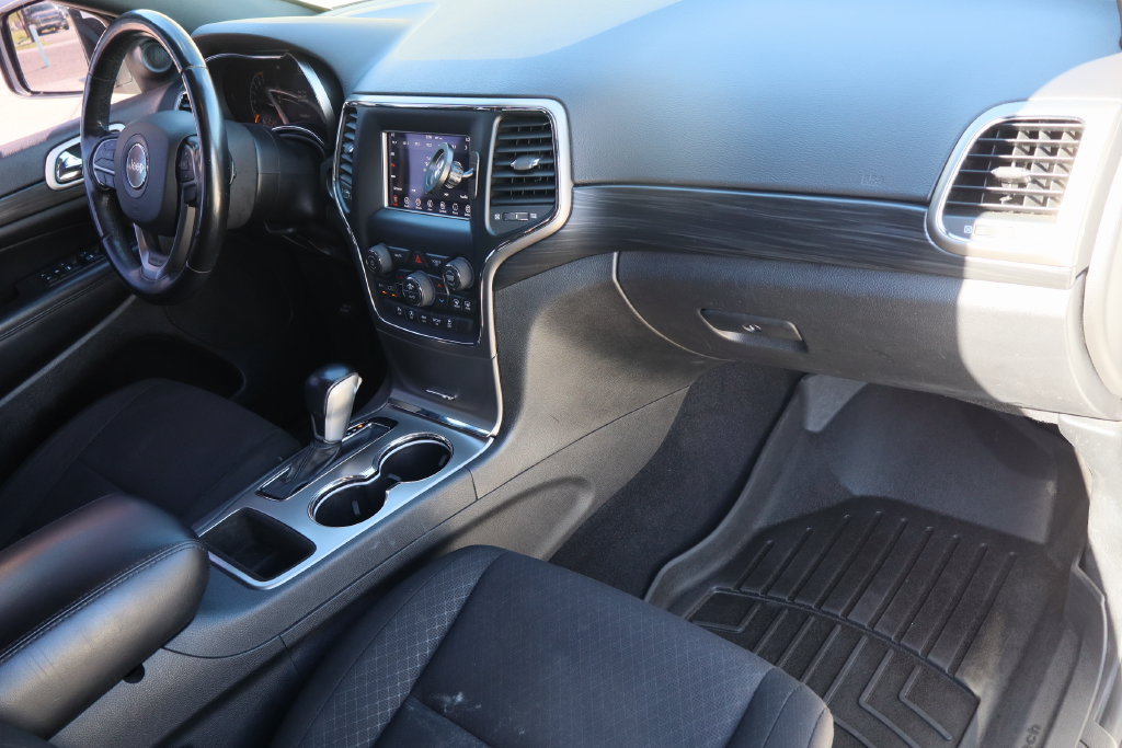 Used 2021 Jeep Grand Cherokee Laredo AWD/4WD image 28