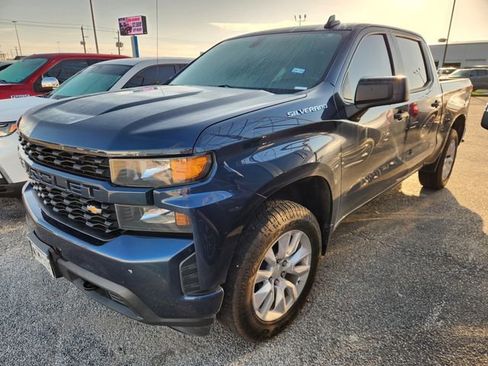 Used 2020 Chevrolet Silverado 1500 Custom w/ Custom Value Package RWD image 3
