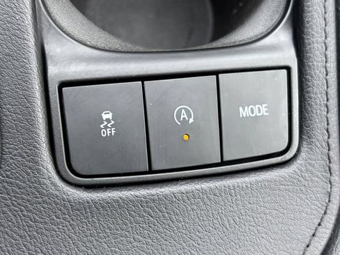 Used 2023 Cadillac XT4 Luxury w/ Cold Weather Package FWD image 33