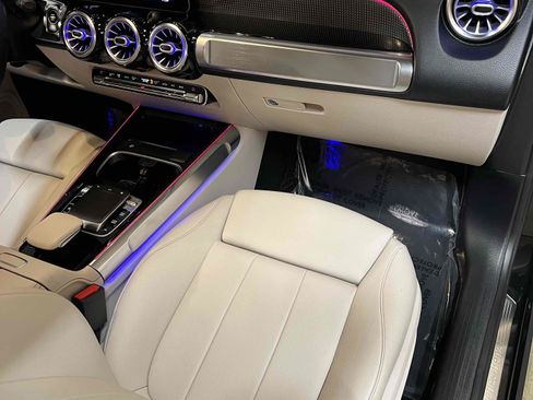 Used 2020 Mercedes-Benz GLB 250 image 35