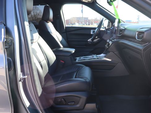 Used 2022 Ford Explorer Platinum w/ Equipment Group 601A image 14