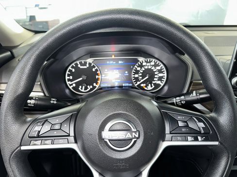 Used 2023 Nissan Altima 2.5 SV FWD image 9