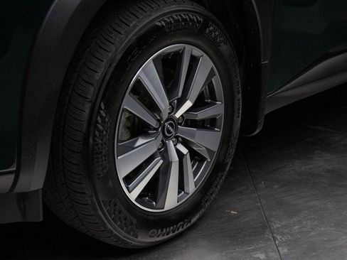 Used 2024 Nissan Pathfinder SL w/ Black Appearance Package image 7