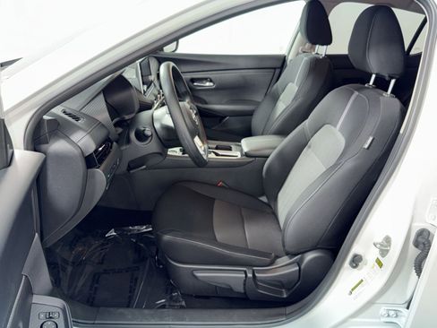 Used 2025 Nissan Sentra SV image 13