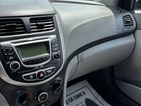 Used 2012 Hyundai Accent GLS FWD image 21