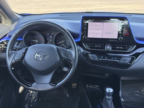 Used 2022 Toyota C-HR XLE image 18