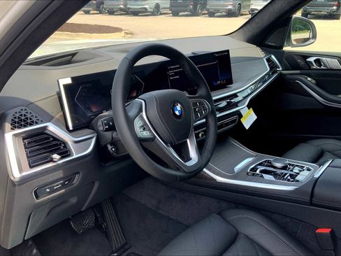 Used 2026 BMW X7 xDrive40i w/ Premium Package image 9