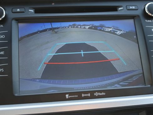 Used 2018 Toyota Highlander SE image 24