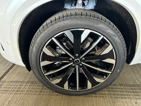 New 2026 Volvo XC90 B6 Plus w/ Protection Package Premier image 8
