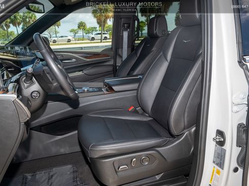 Used 2024 Cadillac Escalade ESV Luxury AWD/4WD image 6