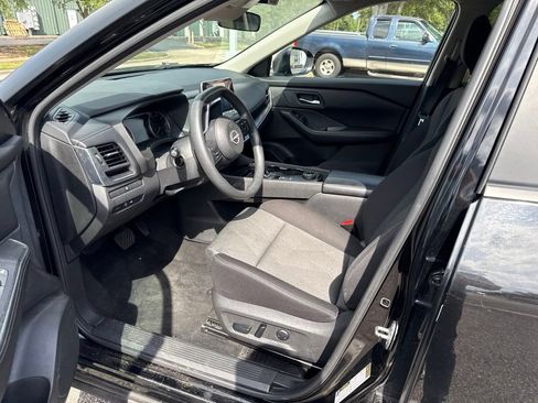 Used 2024 Nissan Rogue SV AWD/4WD image 12