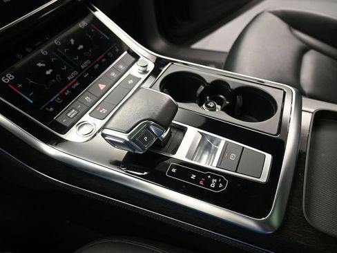 Used 2022 Audi Q7 3.0T Premium Plus w/ Premium Plus Package AWD/4WD image 18