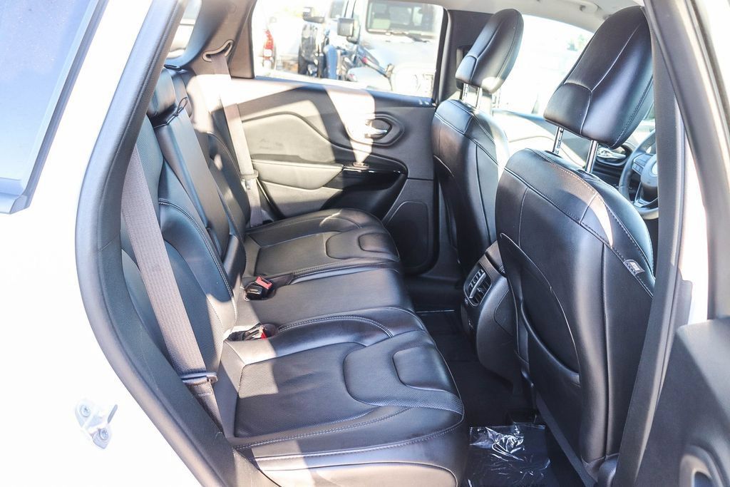 Used 2023 Jeep Cherokee Altitude Lux AWD/4WD image 18