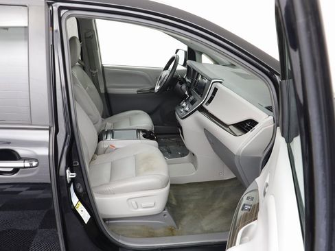 Used 2017 Toyota Sienna XLE image 20
