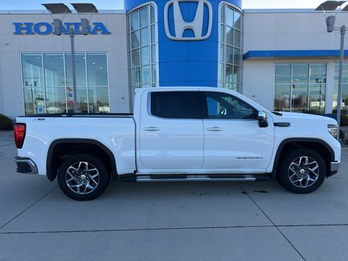 Used 2022 GMC Sierra 1500 SLT w/ SLT Premium Package image 4