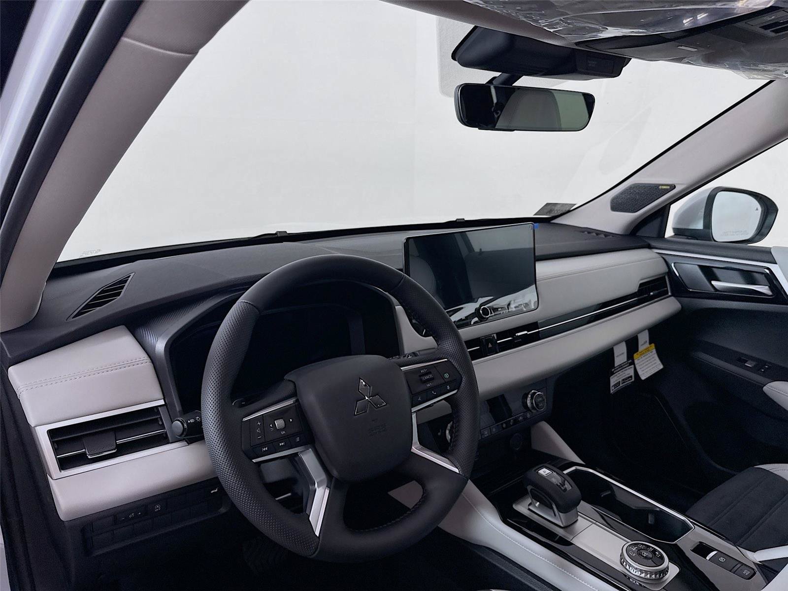 New 2026 Mitsubishi Outlander SE FWD image 9