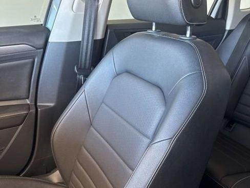 Used 2024 Volkswagen Jetta SE FWD image 3