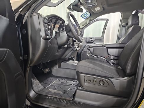 Used 2024 Chevrolet Silverado 2500 Custom w/ Custom Value Package image 18