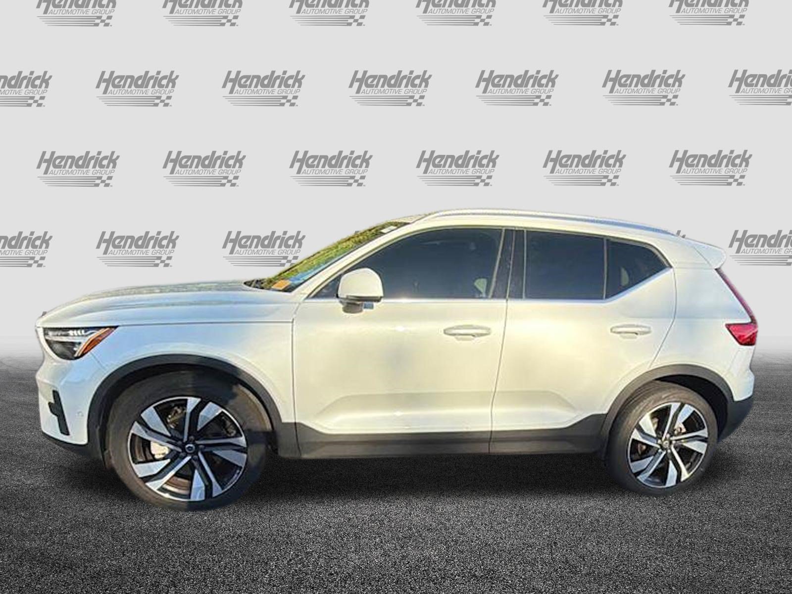Used 2024 Volvo XC40 B5 Plus w/ Protection Package Premier AWD/4WD image 10