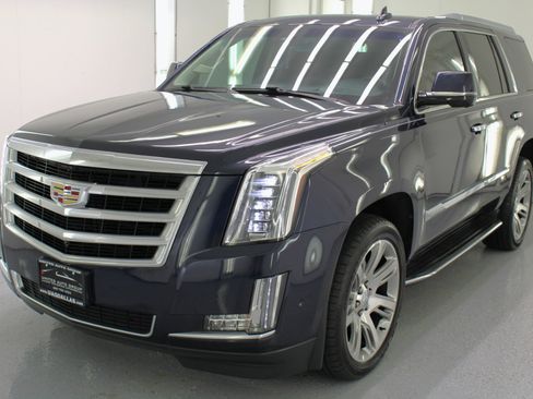 Used 2018 Cadillac Escalade Luxury image 4