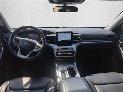 Used 2024 Ford Explorer XLT w/ Equipment Group 202A RWD image 18