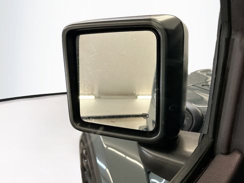 Used 2025 Jeep Wrangler Sahara image 16