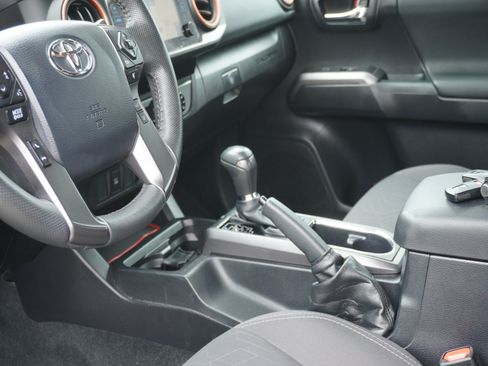 Used 2018 Toyota Tacoma TRD Sport RWD image 22