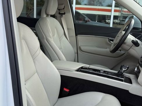 Used 2020 Volvo XC90 T6 Momentum image 17