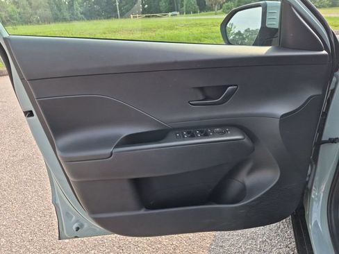 Used 2025 Hyundai Kona SEL FWD image 13