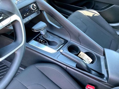 Certified 2024 Hyundai Elantra SEL FWD image 18