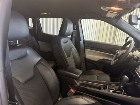 Used 2024 Jeep Compass Latitude image 16