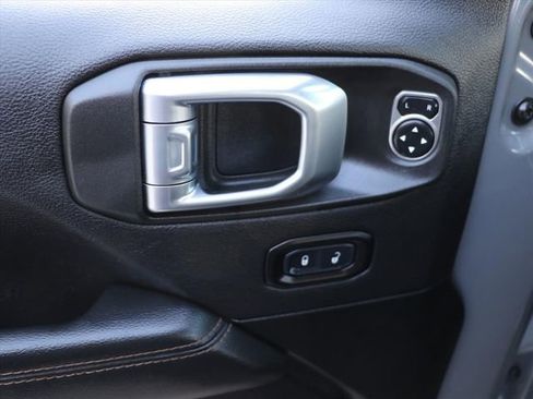 Used 2022 Jeep Gladiator Overland image 20