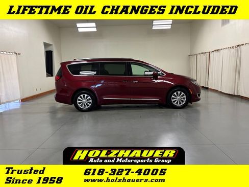 Used 2019 Chrysler Pacifica Touring-L FWD image 1