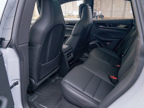 New 2026 Porsche Macan 4 Electric image 22