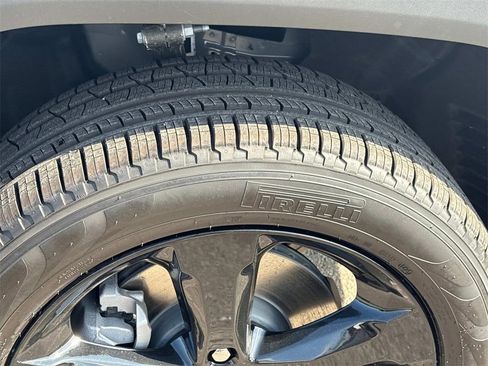 New 2025 Jeep Grand Cherokee L Limited w/ Black Appearance Package image 12