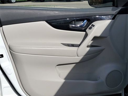 Certified 2022 Nissan Rogue Sport SV image 25