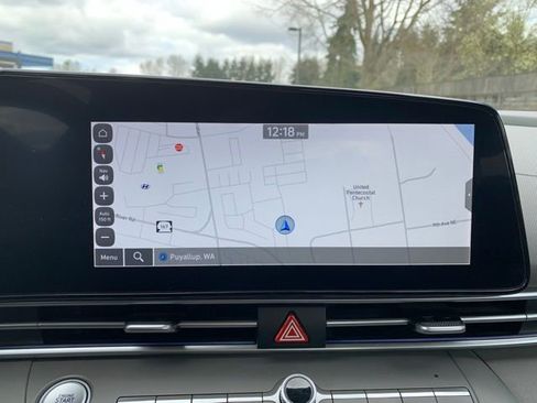 Used 2024 Hyundai Elantra SEL image 13