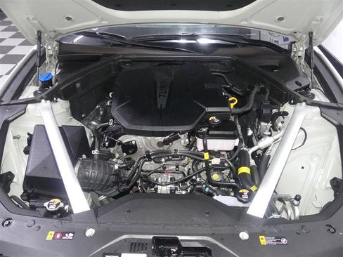 Used 2025 Genesis G70 2.5T image 12