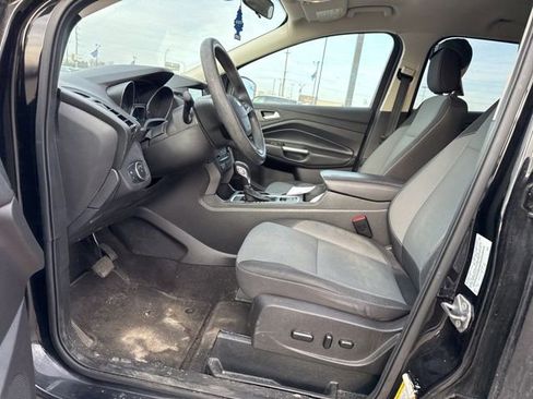 Used 2019 Ford Escape SE image 2