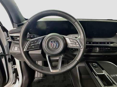 Used 2025 Buick Enclave Preferred AWD/4WD image 11
