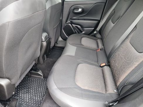 Used 2023 Jeep Renegade Latitude AWD/4WD image 30