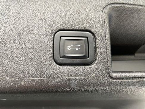 Used 2022 GMC Terrain SLT image 22