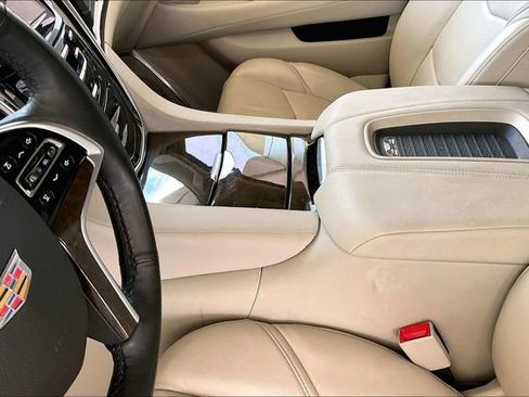 Used 2019 Cadillac Escalade ESV Luxury AWD/4WD image 13