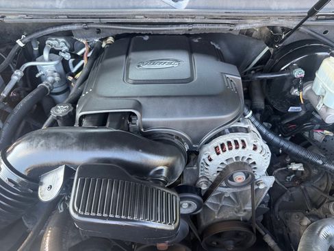 Used 2011 Cadillac Escalade AWD image 40