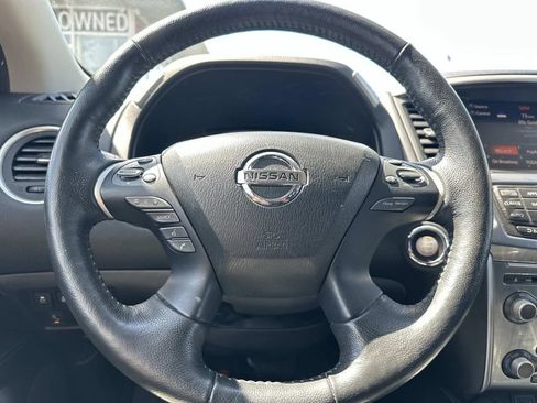 Used 2019 Nissan Pathfinder SL FWD image 21